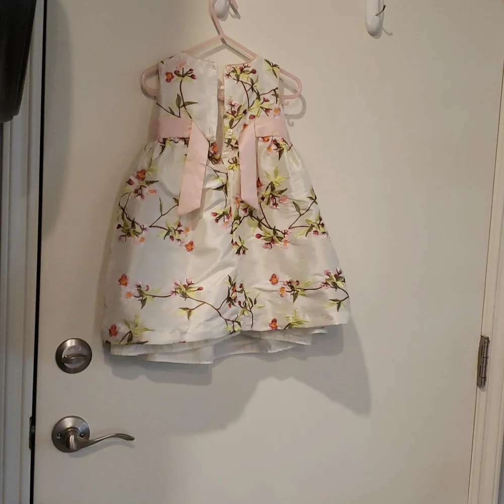 Girls white with flowers dress - Picture 2 of 3